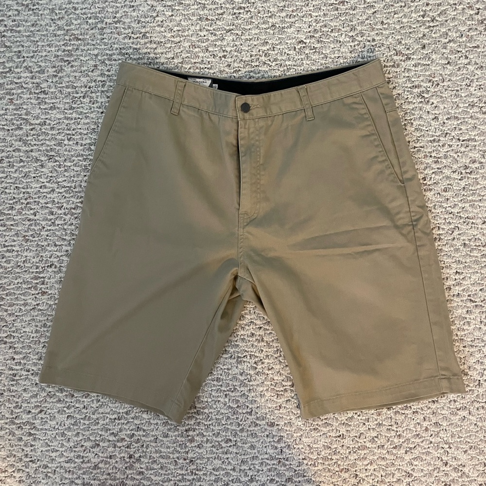 Men’s Volcom shorts